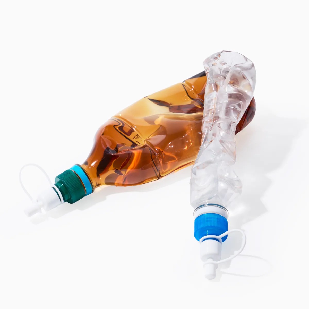 飲んだ分だけつぶれたペットボトル